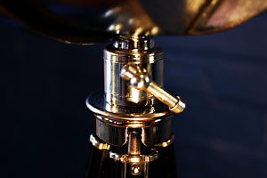 Bullfinch tripod lamp for sale 6