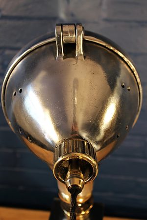 Ferret lamp axle stand 4