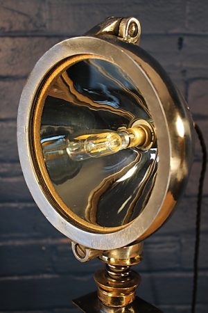 Ferret lamp axle stand