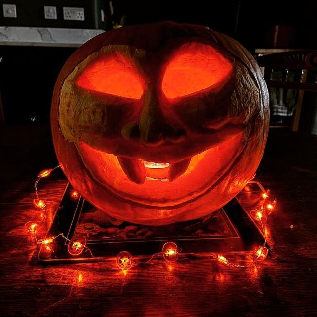 Have a spooky Halloween!

#halloween #pumpkincarving #pumpkin #suffolk #bespokelighting #ghost #georgejuniperandco #lighting #art #design #lamps #lightingideas #peasenhall #scary #spooky #headlesshorseman #handcrafted #original #orange #coolsculpting