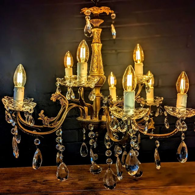 Restored, rewired and looking fabulous to be reunited with its owner.....

#reunited #chandelier #restoration #ceilinglight #newlook #interiordesign #design #artisan #art #georgejuniperandco #suffolk #magnifique #statement #vintagelighting #lighting #bespoke #technical #peasenhall #photooftheday