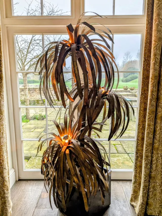 Bamboo in brass. This art lighting piece was both a creative and engineering challenge....

#georgejuniperandco #bespoke #lighting #interordesign #craftsmanship