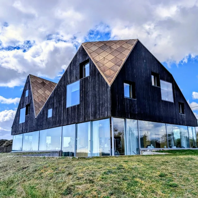 Working from the beautiful Suffolk coast. Amazing view out to sea!

#georgejuniperandco #this ismyjob #suffolkcoast #house #architecturephotography